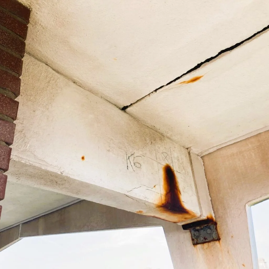Roesvlekken door chloriden aan de kust - sanacon