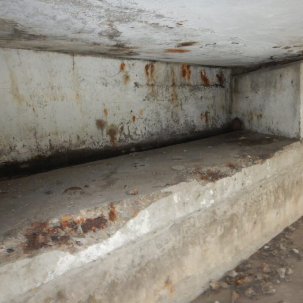 Betonrot onder een brugdek